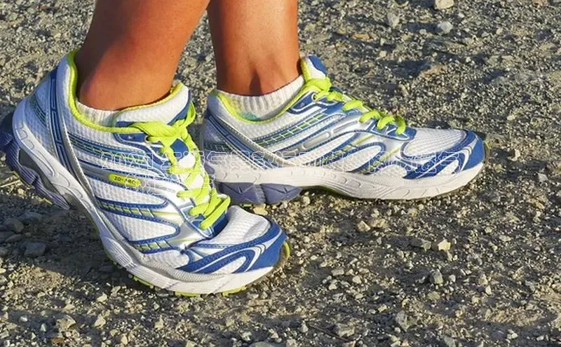 bsports必一中国神思电子2024 年透气男款运动鞋：网布透气
，舒适透气