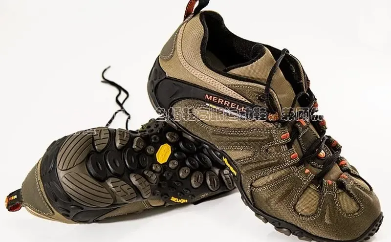 b体育登录入口app下载安装免费中海达**时尚风向：红色婚鞋高跟运动鞋，兼顾优雅
与舒适**