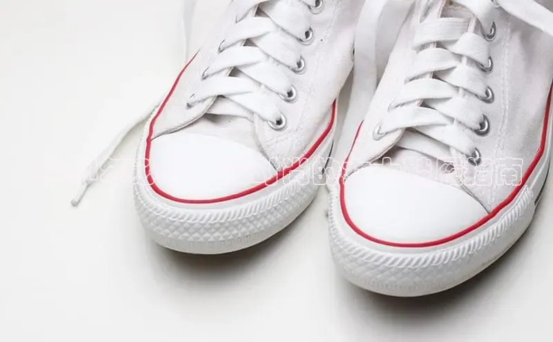 Bsport·B体育百度社团赞助平台2024年必备：最时尚的女士鞋履指南