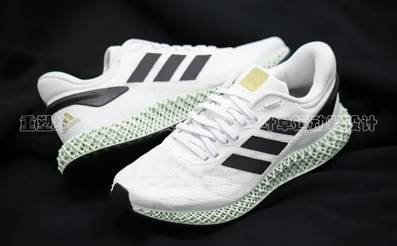 重塑经典：2025年女性专属的三叶草运动鞋设计